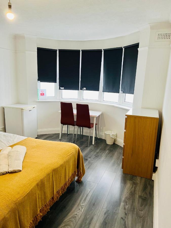 Beautiful Private In Willesden Apartment